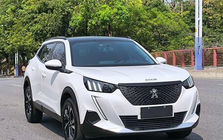 Peugeot 2008 II, 2023 год, 1 690 000 рублей, 2 фотография