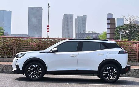 Peugeot 2008 II, 2023 год, 1 690 000 рублей, 3 фотография