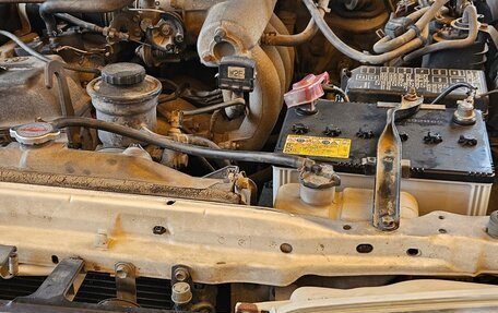 Toyota Hilux Surf III рестайлинг, 2002 год, 1 250 000 рублей, 14 фотография