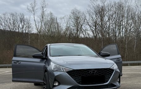 Hyundai Solaris II рестайлинг, 2020 год, 1 900 000 рублей, 6 фотография