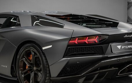 Lamborghini Aventador I рестайлинг, 2017 год, 39 220 000 рублей, 17 фотография