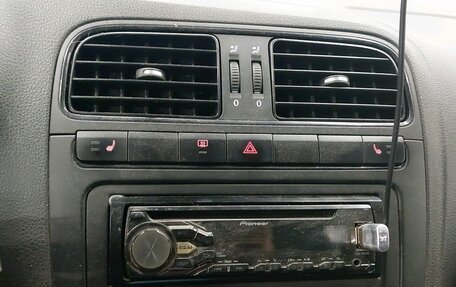 Volkswagen Polo VI (EU Market), 2012 год, 495 000 рублей, 24 фотография