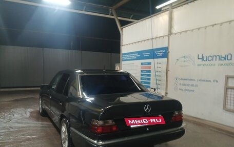 Mercedes-Benz E-Класс, 1992 год, 300 000 рублей, 3 фотография