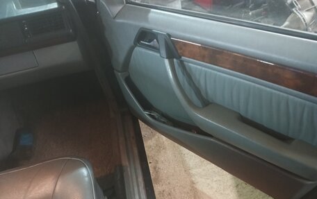 Mercedes-Benz E-Класс, 1992 год, 300 000 рублей, 5 фотография