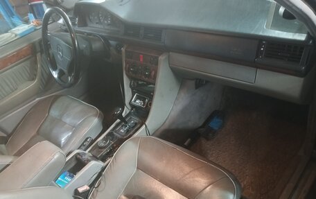 Mercedes-Benz E-Класс, 1992 год, 300 000 рублей, 6 фотография