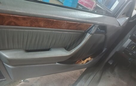 Mercedes-Benz E-Класс, 1992 год, 300 000 рублей, 9 фотография