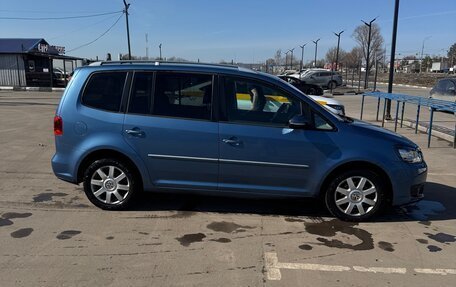 Volkswagen Touran III, 2010 год, 790 000 рублей, 2 фотография