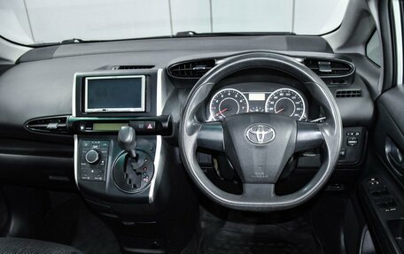 Toyota Wish II, 2010 год, 1 299 000 рублей, 12 фотография