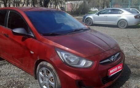 Hyundai Solaris II рестайлинг, 2012 год, 600 000 рублей, 1 фотография