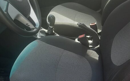 Hyundai Solaris II рестайлинг, 2012 год, 600 000 рублей, 13 фотография