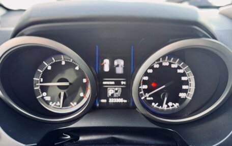 Toyota Land Cruiser Prado 150 рестайлинг 2, 2014 год, 3 150 000 рублей, 24 фотография