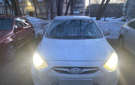 Hyundai Solaris II рестайлинг, 2011 год, 255 000 рублей, 4 фотография