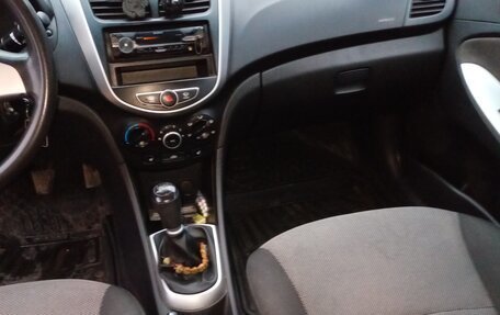 Hyundai Solaris II рестайлинг, 2011 год, 659 000 рублей, 2 фотография