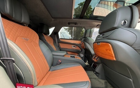 Bentley Bentayga I, 2023 год, 22 890 000 рублей, 15 фотография