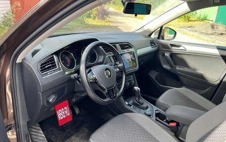 Volkswagen Tiguan II, 2019 год, 2 439 999 рублей, 2 фотография