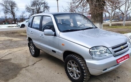 Chevrolet Niva I рестайлинг, 2004 год, 550 000 рублей, 2 фотография