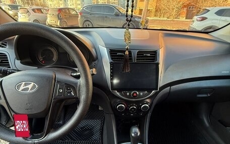 Hyundai Solaris II рестайлинг, 2011 год, 900 000 рублей, 10 фотография