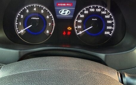 Hyundai Solaris II рестайлинг, 2011 год, 900 000 рублей, 11 фотография