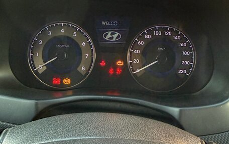 Hyundai Solaris II рестайлинг, 2011 год, 900 000 рублей, 12 фотография