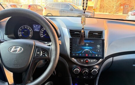 Hyundai Solaris II рестайлинг, 2011 год, 900 000 рублей, 14 фотография