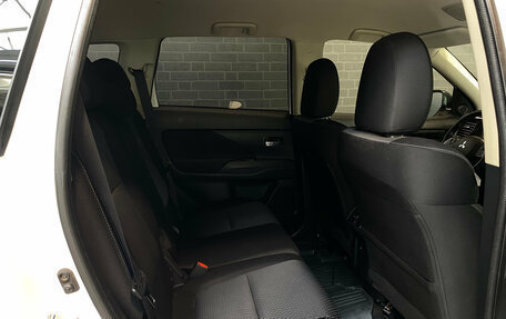 Mitsubishi Outlander III рестайлинг 3, 2019 год, 2 220 000 рублей, 12 фотография