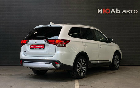 Mitsubishi Outlander III рестайлинг 3, 2019 год, 2 220 000 рублей, 5 фотография