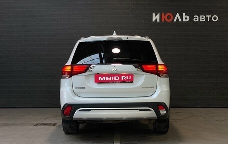 Mitsubishi Outlander III рестайлинг 3, 2019 год, 2 220 000 рублей, 6 фотография