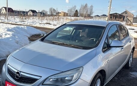 Opel Astra J, 2010 год, 570 000 рублей, 1 фотография