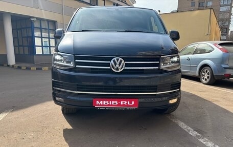 Volkswagen Multivan T6 рестайлинг, 2019 год, 4 200 000 рублей, 1 фотография