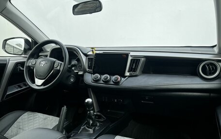 Toyota RAV4, 2016 год, 2 200 000 рублей, 14 фотография