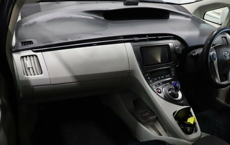 Toyota Prius, 2011 год, 1 045 000 рублей, 12 фотография