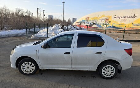 Renault Logan II, 2015 год, 410 000 рублей, 4 фотография