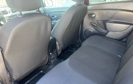 Renault Logan II, 2018 год, 880 000 рублей, 10 фотография