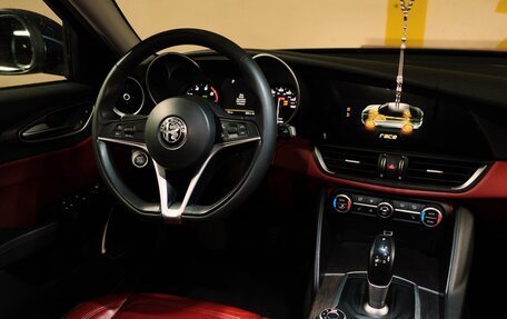 Alfa Romeo Giulia II, 2019 год, 3 500 000 рублей, 12 фотография