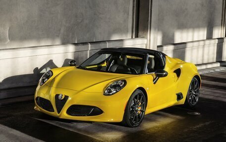 Alfa Romeo 4C, 2015 год, 6 600 000 рублей, 1 фотография