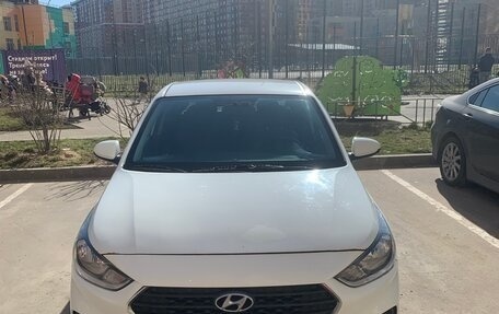 Hyundai Solaris II рестайлинг, 2018 год, 850 000 рублей, 1 фотография