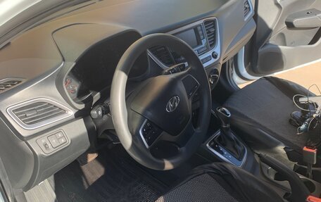 Hyundai Solaris II рестайлинг, 2018 год, 850 000 рублей, 17 фотография