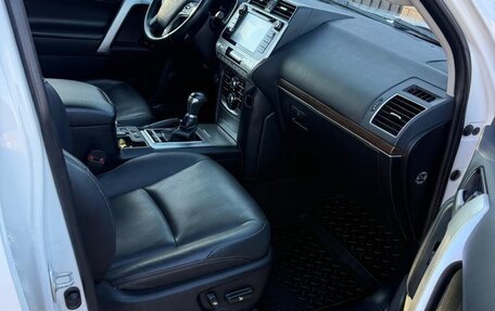 Toyota Land Cruiser Prado 150 рестайлинг 2, 2020 год, 3 750 000 рублей, 9 фотография