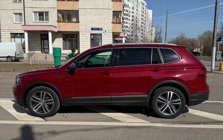 Volkswagen Tiguan II, 2019 год, 3 600 000 рублей, 3 фотография