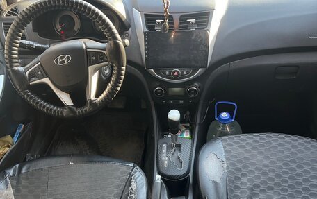 Hyundai Solaris II рестайлинг, 2012 год, 690 000 рублей, 5 фотография