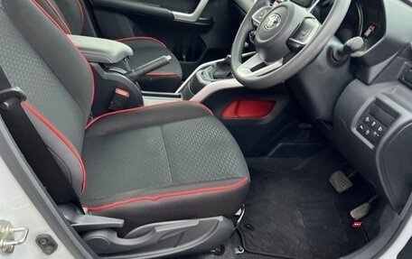 Toyota Raize I, 2021 год, 2 099 000 рублей, 12 фотография