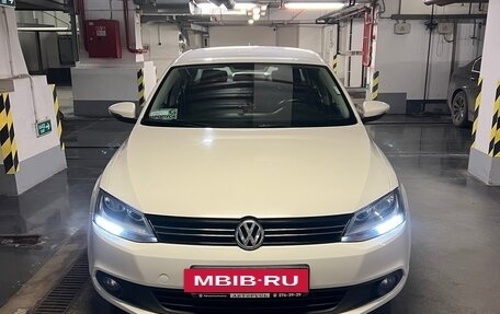 Volkswagen Jetta VI, 2012 год, 1 085 000 рублей, 2 фотография