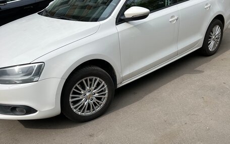 Volkswagen Jetta VI, 2012 год, 1 085 000 рублей, 13 фотография