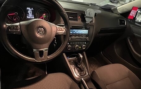 Volkswagen Jetta VI, 2012 год, 1 085 000 рублей, 10 фотография