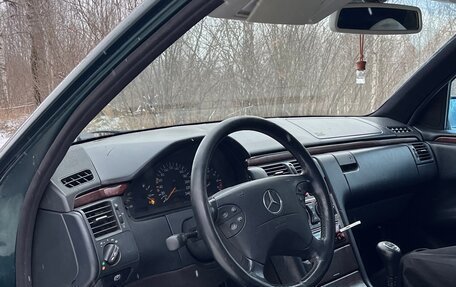 Mercedes-Benz E-Класс, 1998 год, 300 000 рублей, 10 фотография