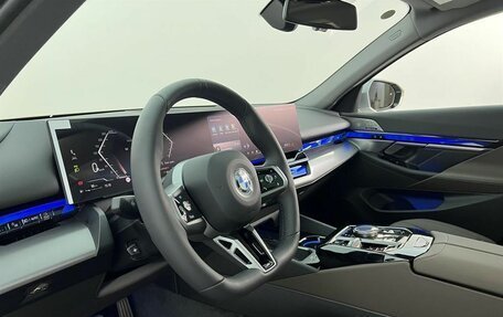 BMW 5 серия, 2025 год, 9 150 000 рублей, 10 фотография