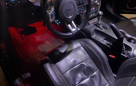 Ford Mustang VI рестайлинг, 2017 год, 3 500 000 рублей, 8 фотография