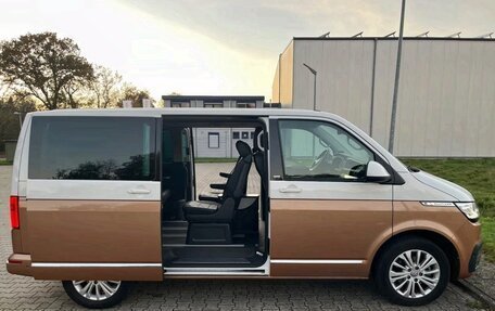 Volkswagen Multivan T6 рестайлинг, 2021 год, 3 300 000 рублей, 2 фотография