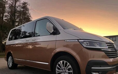 Volkswagen Multivan T6 рестайлинг, 2021 год, 3 300 000 рублей, 3 фотография