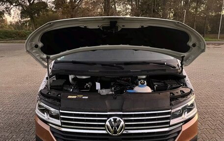 Volkswagen Multivan T6 рестайлинг, 2021 год, 3 300 000 рублей, 5 фотография